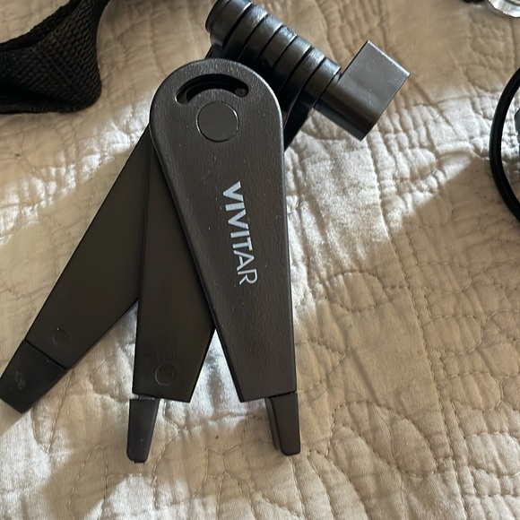 Vivitar DVR 786HD and accessories - Picture 2 of 4